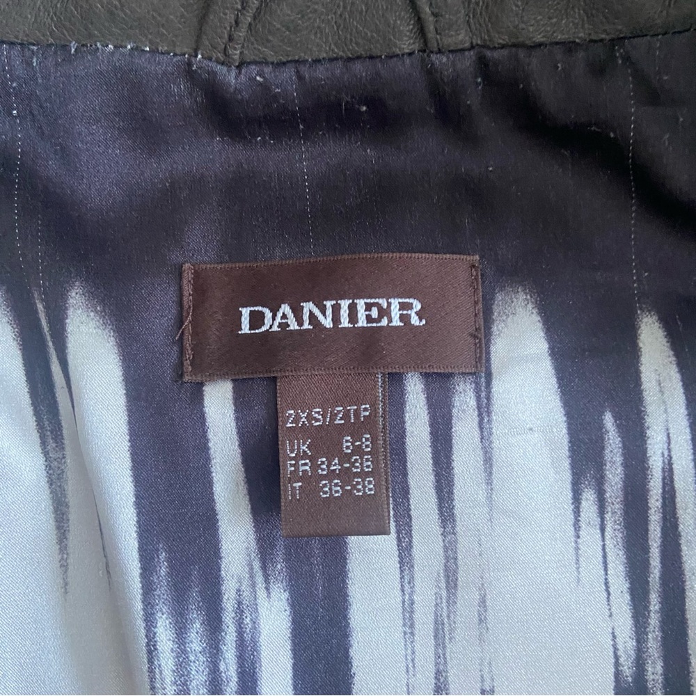 Danier Brown Leather Jacket XS Fitted Mock Neck Tailored EUC - Picture 6 of 9